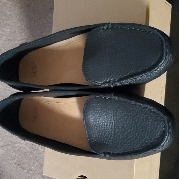UGG Loafer - Picture 3 of 6